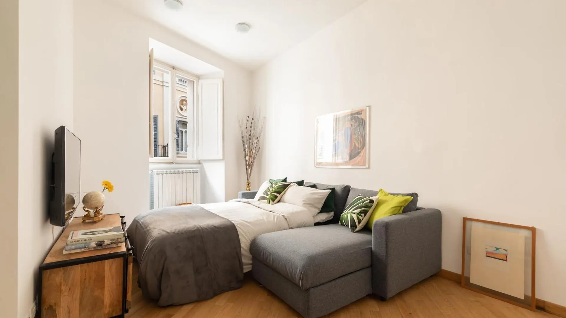 Spanish Steps Stylish Apartment Rome Italy